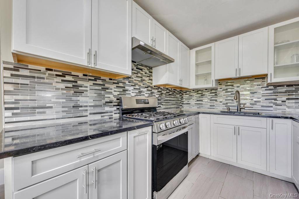 Casa com 3 Quartos à Venda em Central Islip - Nova Iorque - EUA - 2