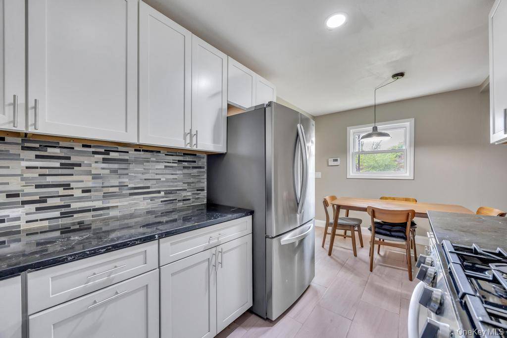 Casa com 3 Quartos à Venda em Central Islip - Nova Iorque - EUA - 3