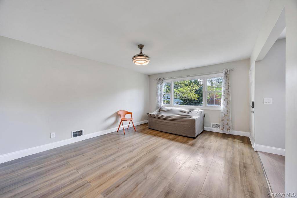 Casa com 3 Quartos à Venda em Central Islip - Nova Iorque - EUA - 5