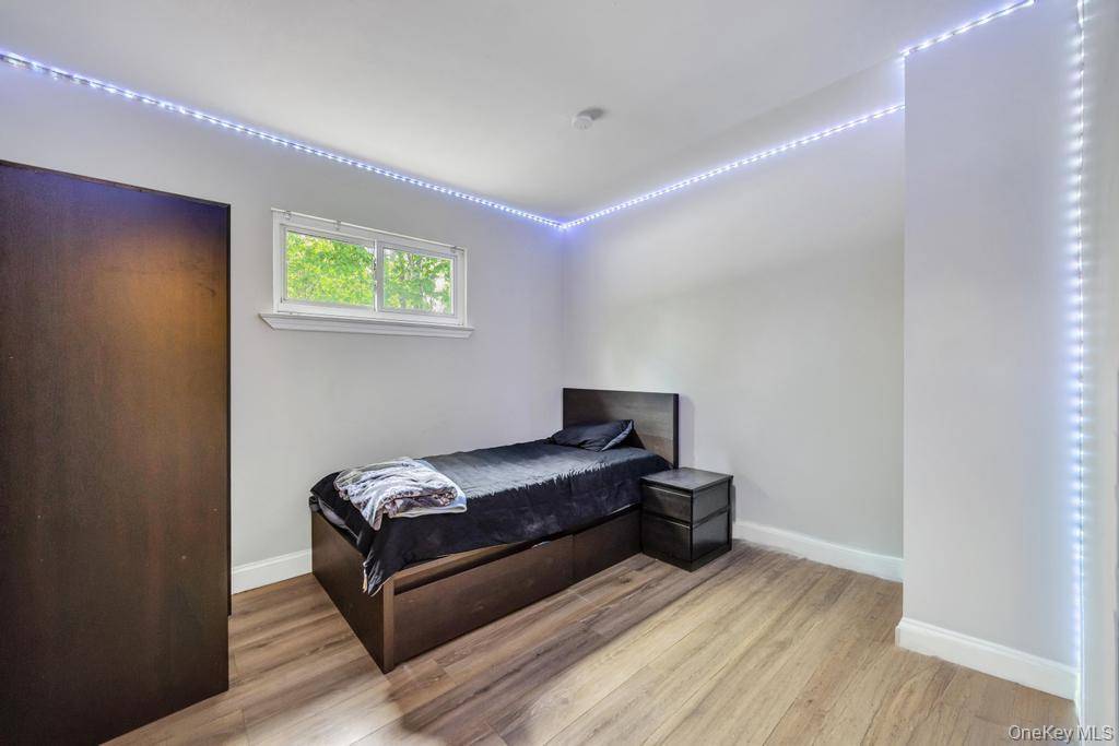 Casa com 3 Quartos à Venda em Central Islip - Nova Iorque - EUA - 6