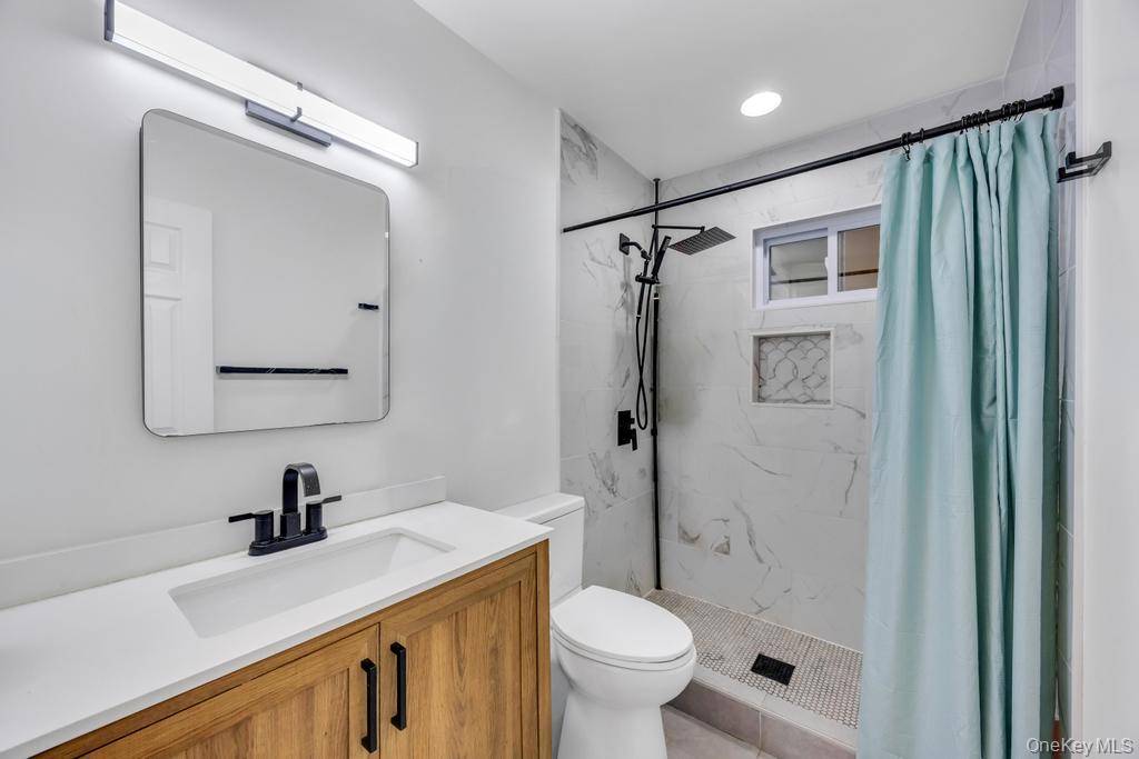 Casa com 3 Quartos à Venda em Central Islip - Nova Iorque - EUA - 8