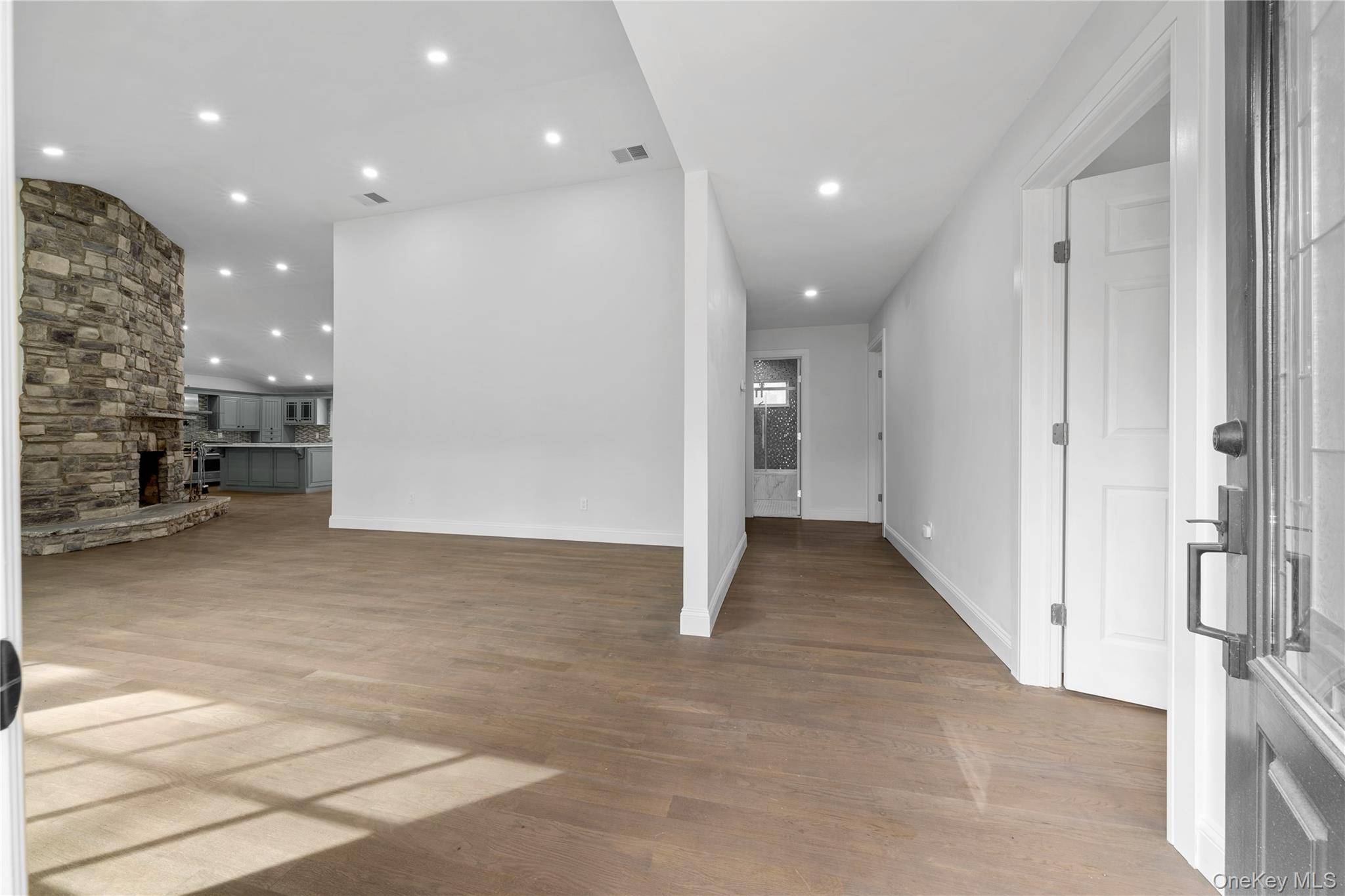 Casa com 3 Quartos à Venda em Central Islip - Nova Iorque - EUA - 5