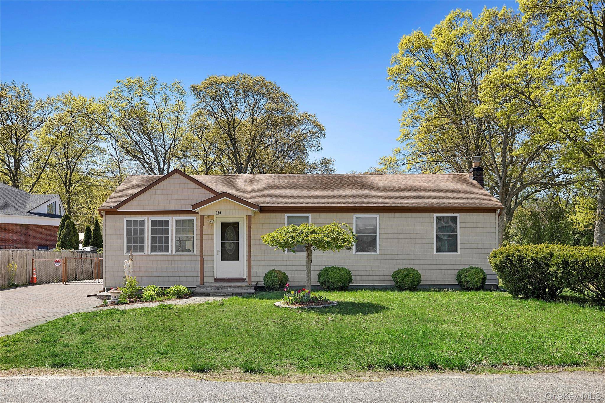 Casa de 3 Dormitorios en Venta en Central Islip - Nueva York - EE. UU. - 2