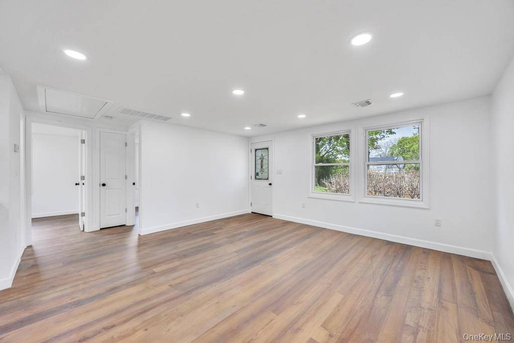 Casa com 3 Quartos à Venda em Central Islip - Nova Iorque - EUA - 3