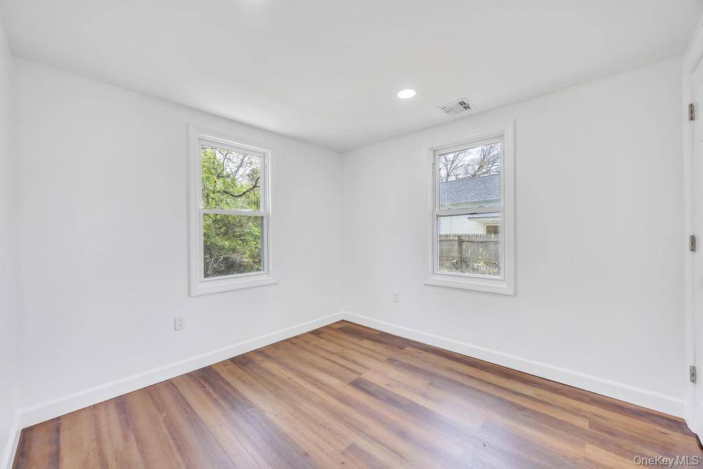 Casa com 3 Quartos à Venda em Central Islip - Nova Iorque - EUA - 6