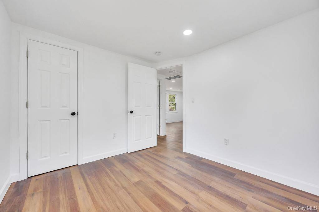 Casa com 3 Quartos à Venda em Central Islip - Nova Iorque - EUA - 7