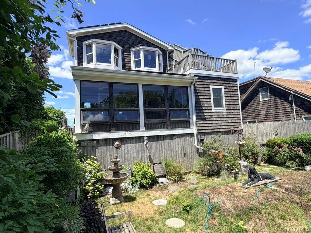 Casa com 3 Quartos à Venda em Cherry Grove - Nova Iorque - EUA - 1