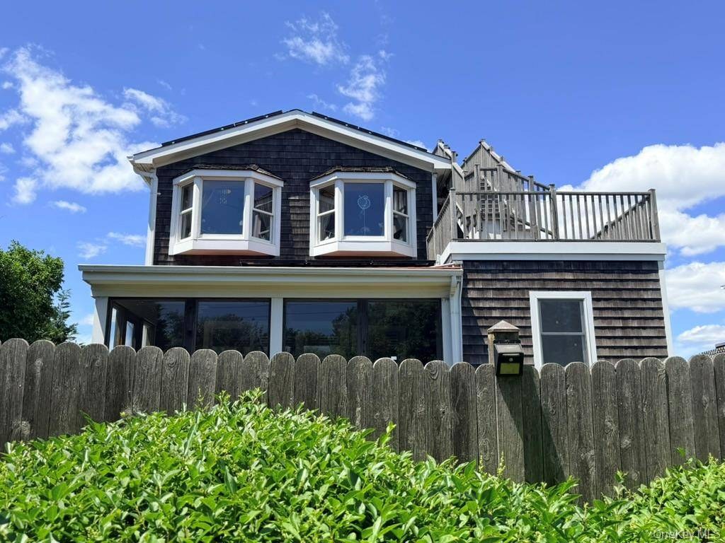 Casa com 3 Quartos à Venda em Cherry Grove - Nova Iorque - EUA - 2