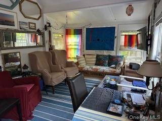 Casa com 3 Quartos à Venda em Cherry Grove - Nova Iorque - EUA - 3