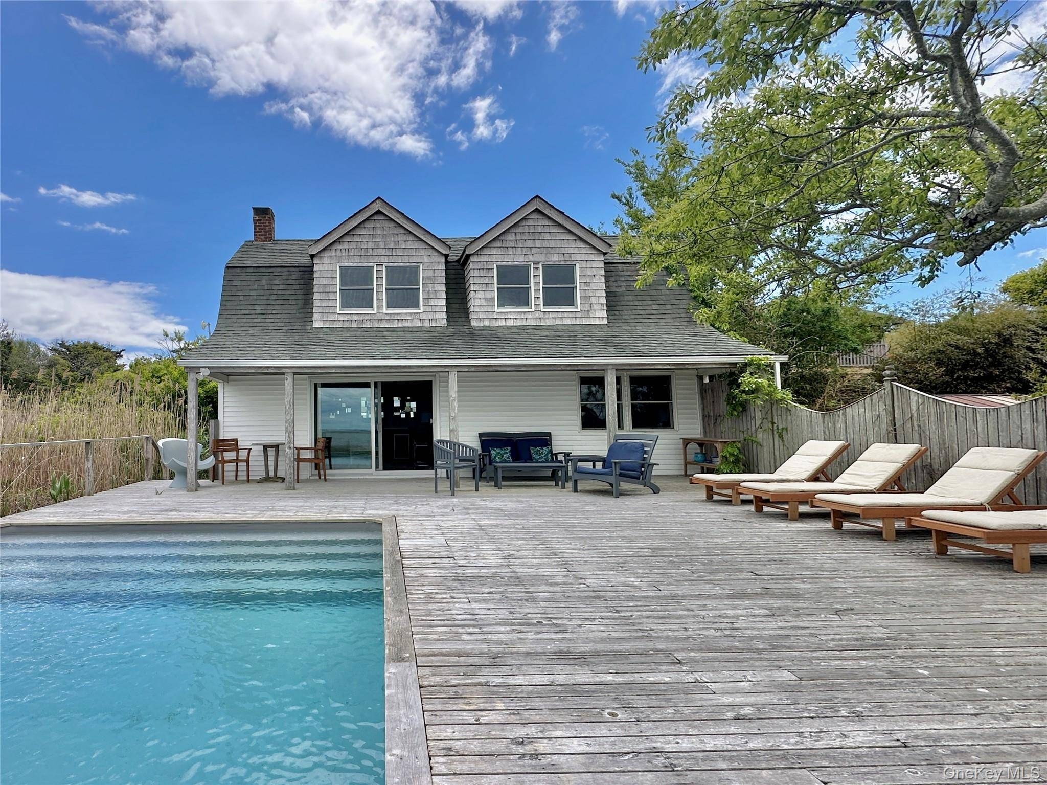 Casa com 3 Quartos à Venda em Cherry Grove - Nova Iorque - EUA - 1