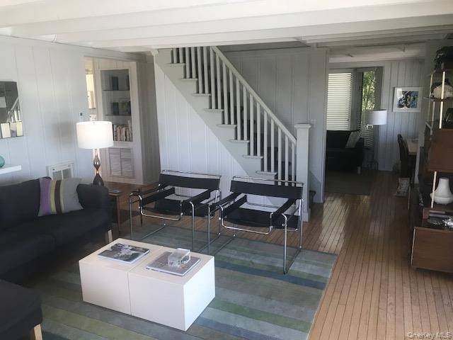 Casa com 3 Quartos à Venda em Cherry Grove - Nova Iorque - EUA - 2