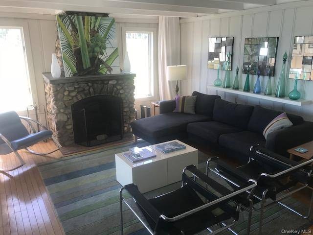 Casa com 3 Quartos à Venda em Cherry Grove - Nova Iorque - EUA - 3