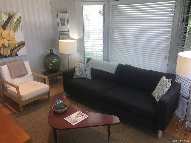Casa com 3 Quartos à Venda em Cherry Grove - Nova Iorque - EUA - 4