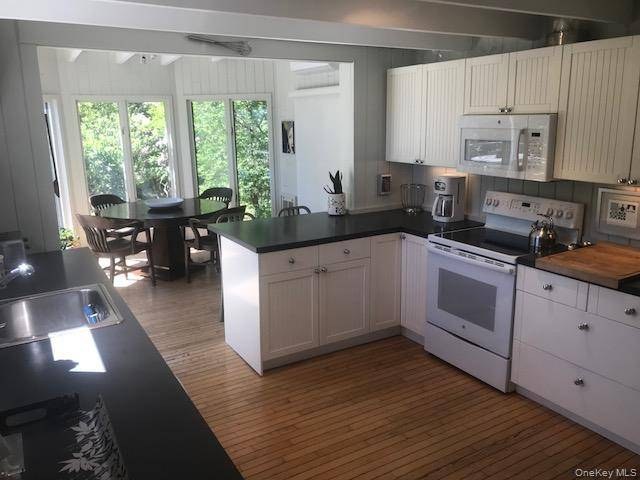 Casa com 3 Quartos à Venda em Cherry Grove - Nova Iorque - EUA - 5