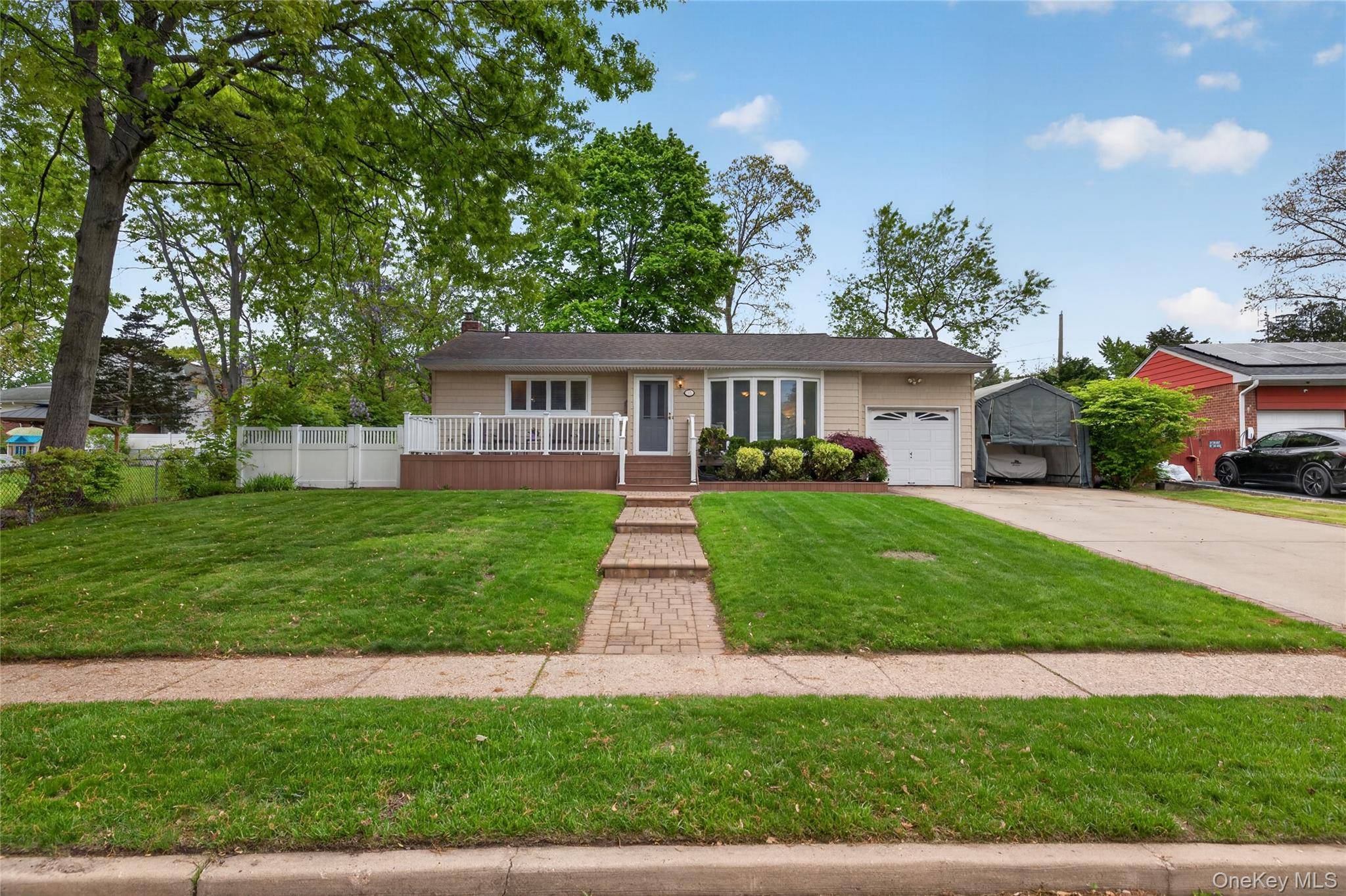 Casa com 3 Quartos à Venda em Commack - Nova Iorque - EUA - 2