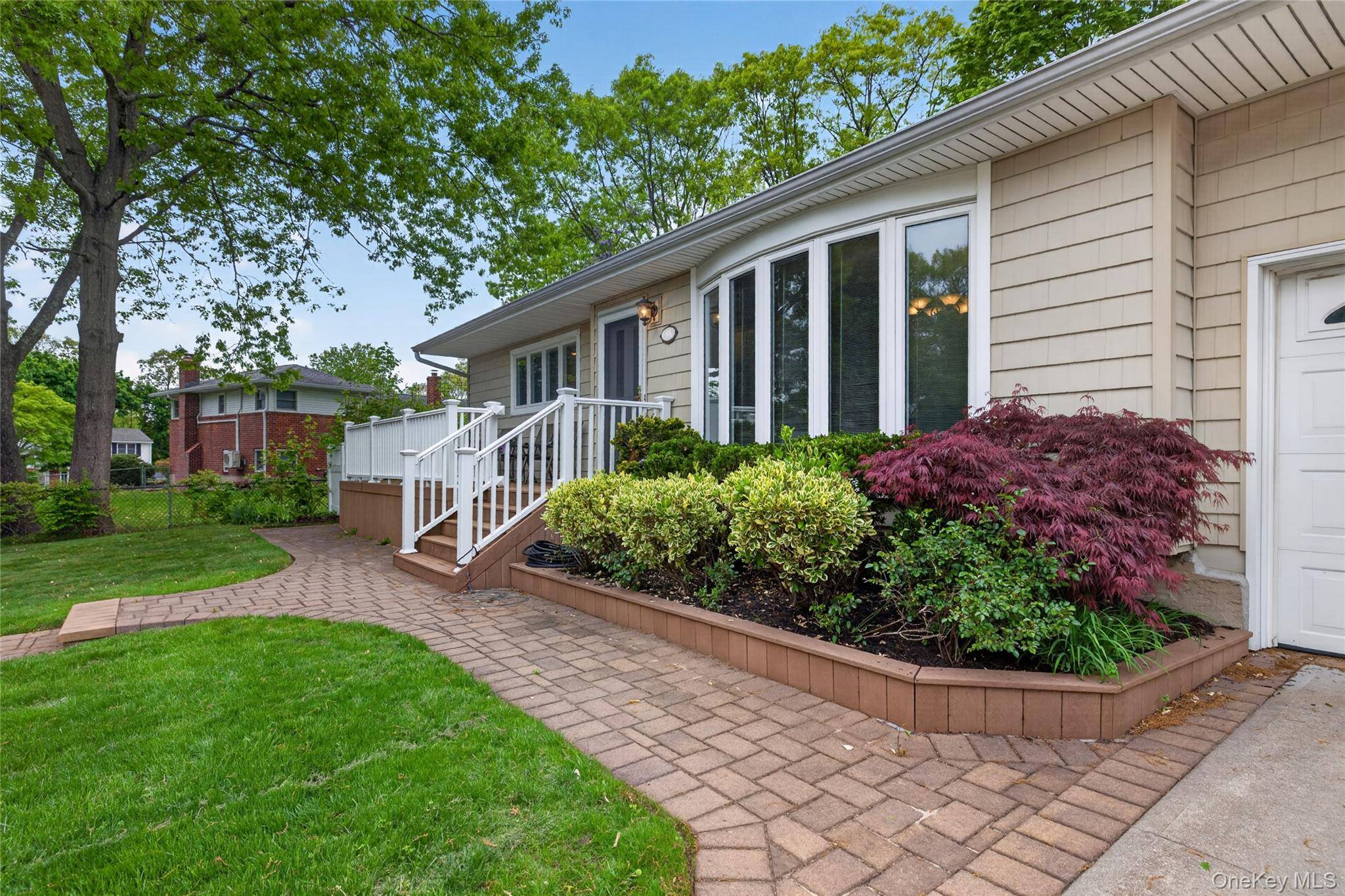 Casa com 3 Quartos à Venda em Commack - Nova Iorque - EUA - 3