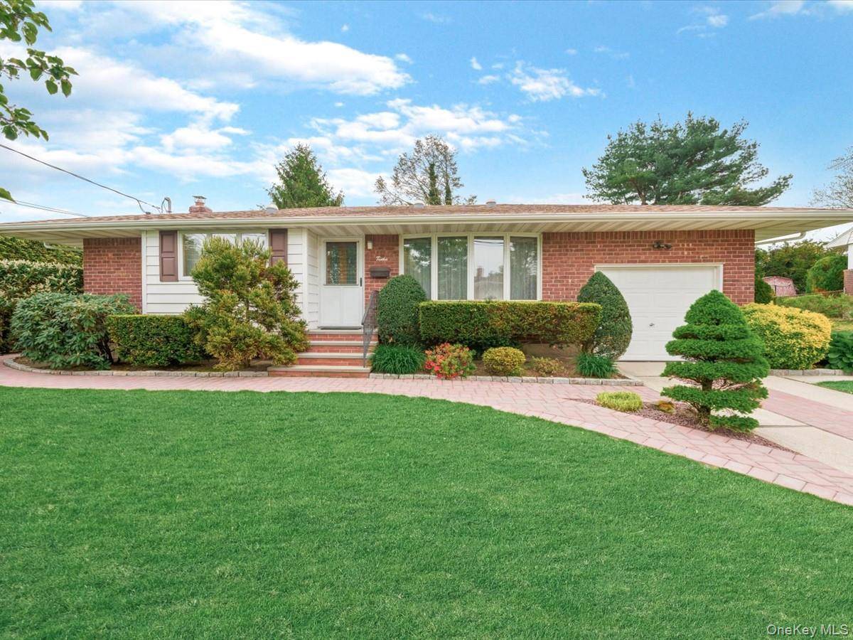 Casa com 3 Quartos à Venda em Commack - Nova Iorque - EUA - 1
