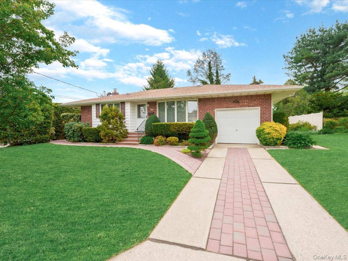 Casa com 3 Quartos à Venda em Commack - Nova Iorque - EUA - 2