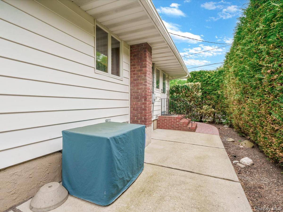 Casa com 3 Quartos à Venda em Commack - Nova Iorque - EUA - 3