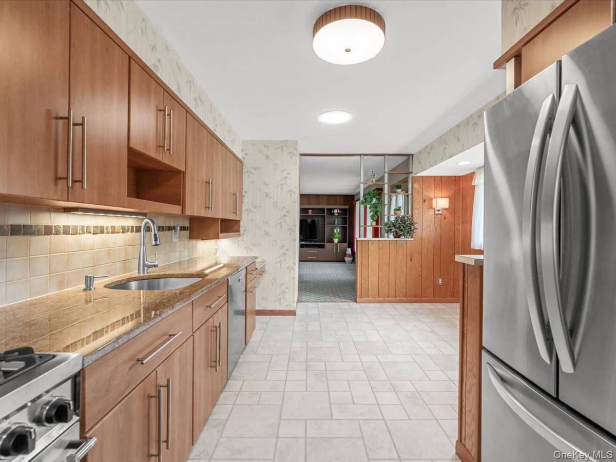 Casa com 3 Quartos à Venda em Commack - Nova Iorque - EUA - 4