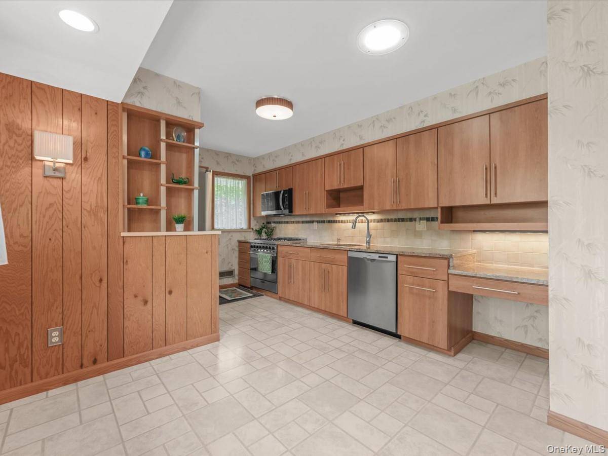 Casa com 3 Quartos à Venda em Commack - Nova Iorque - EUA - 8