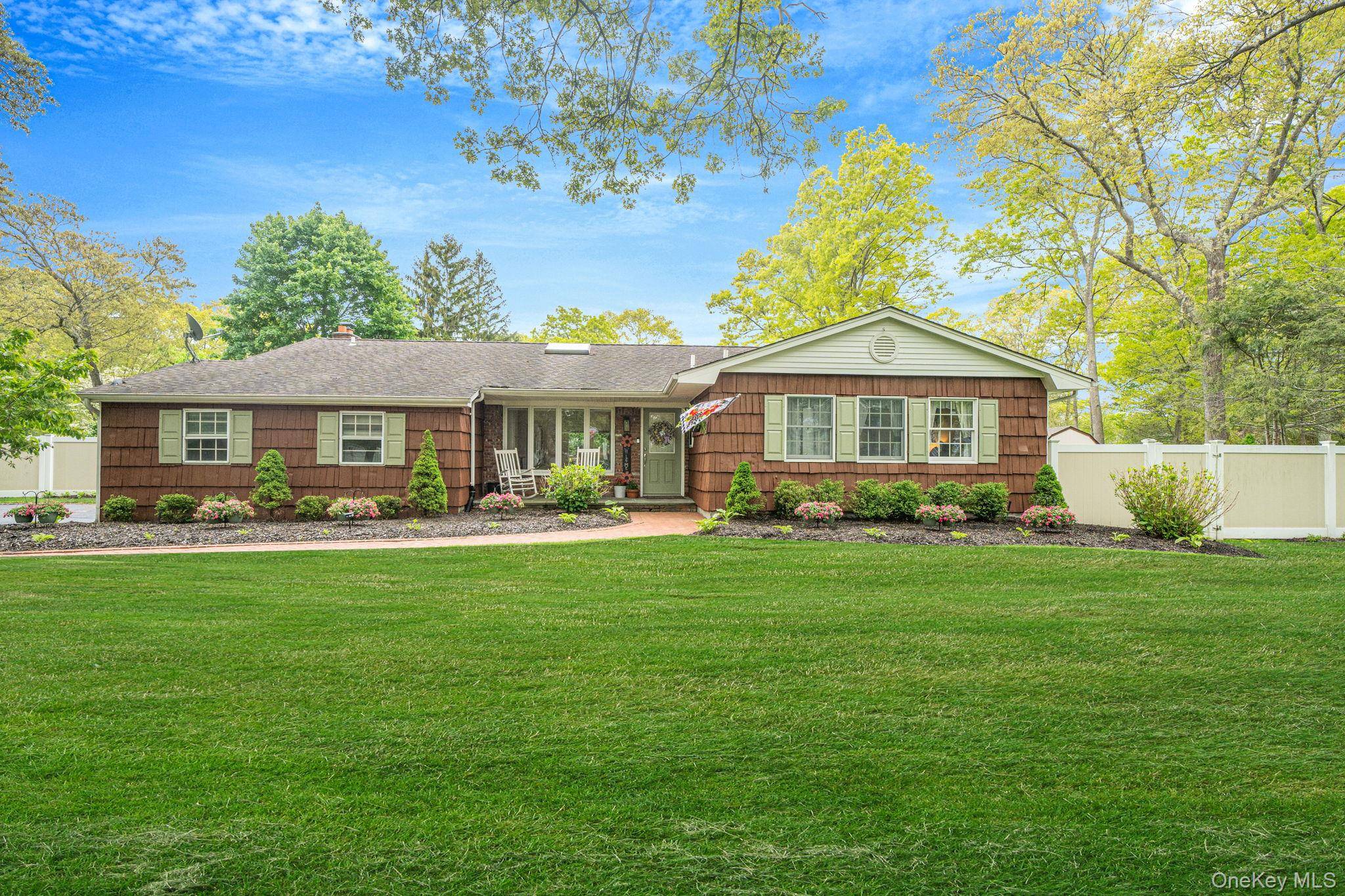 3 Bedroom Home for Sale in Coram - New York - USA - 1