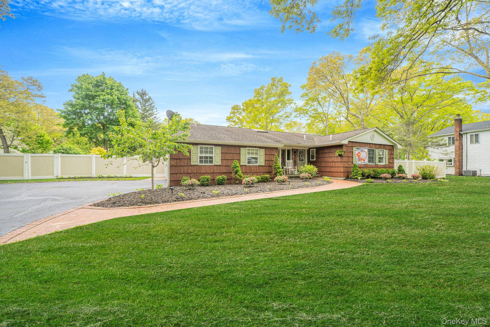 3 Bedroom Home for Sale in Coram - New York - USA - 2