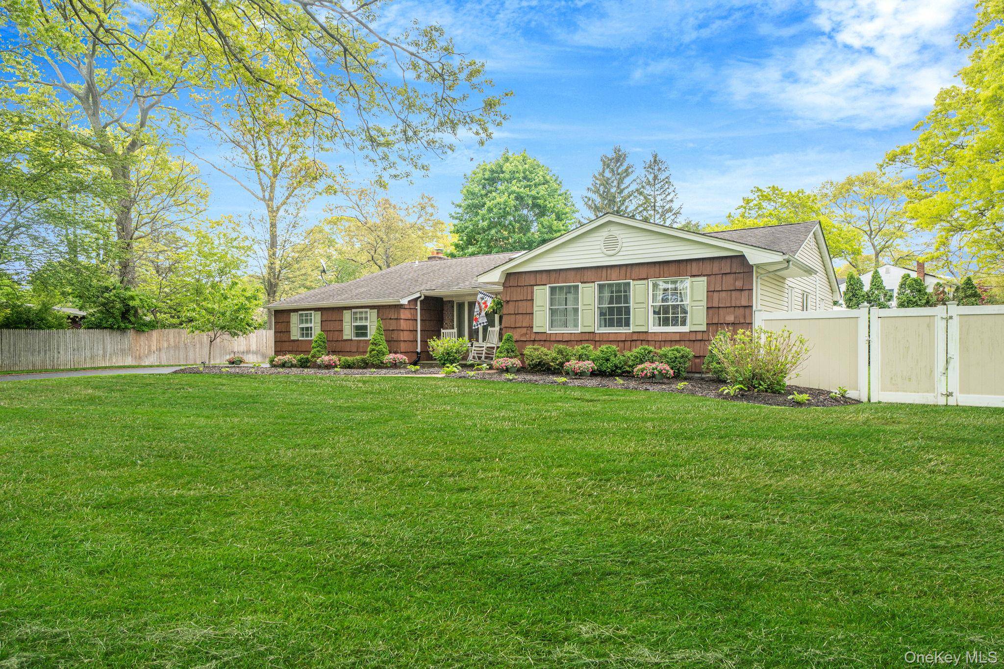 3 Bedroom Home for Sale in Coram - New York - USA - 3