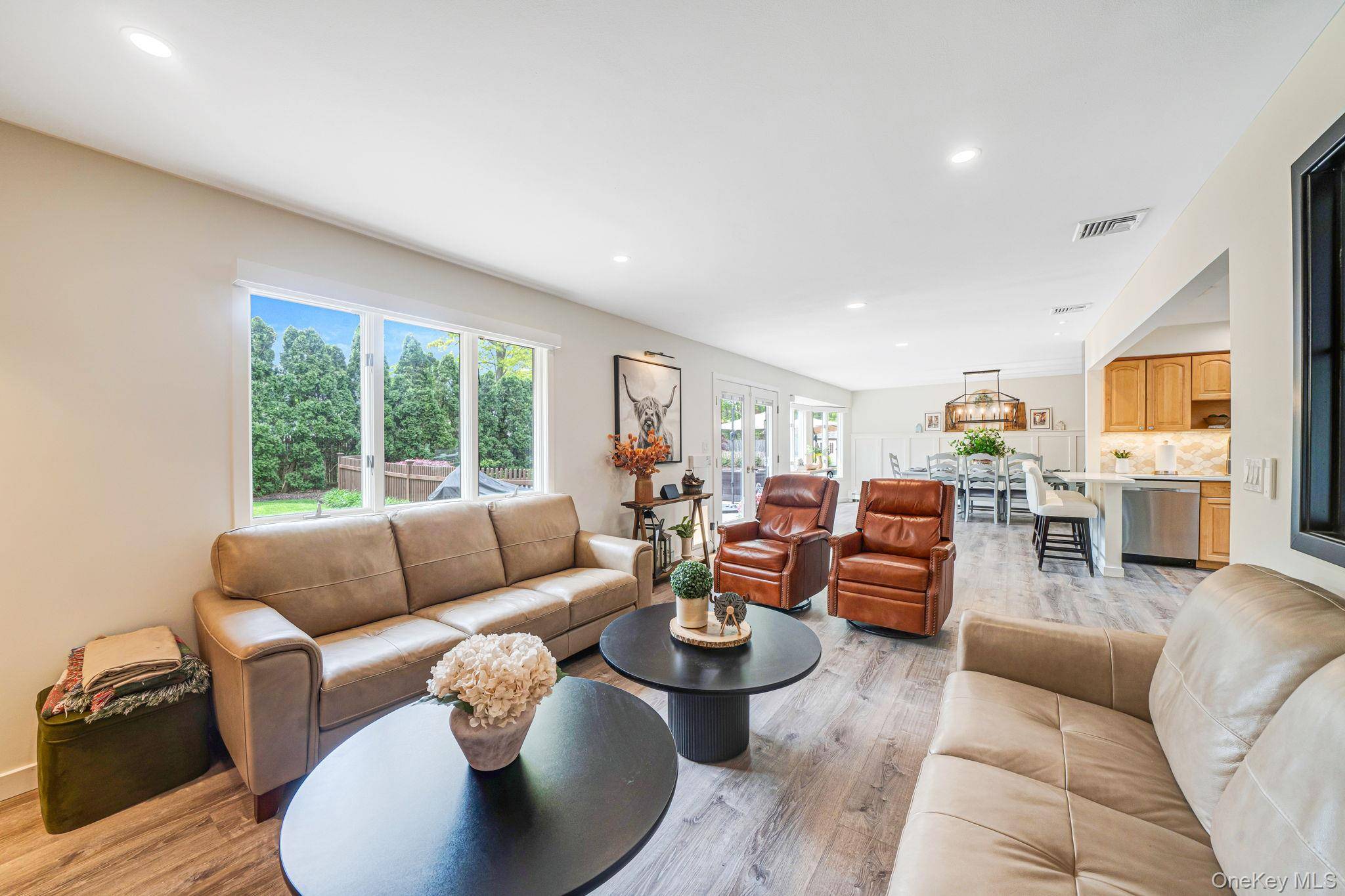 3 Bedroom Home for Sale in Coram - New York - USA - 6