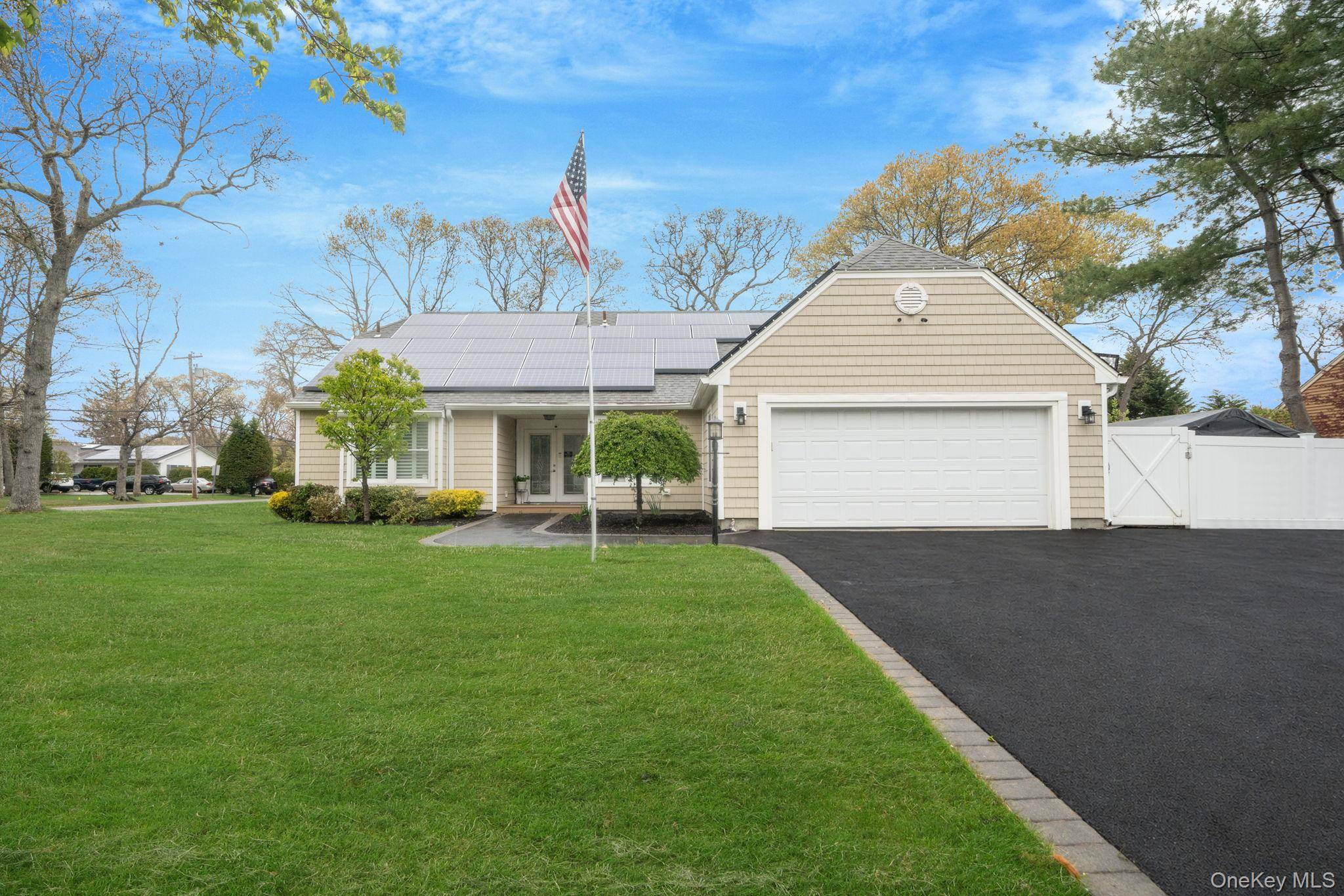 3 Bedroom Home for Sale in Coram - New York - USA - 1