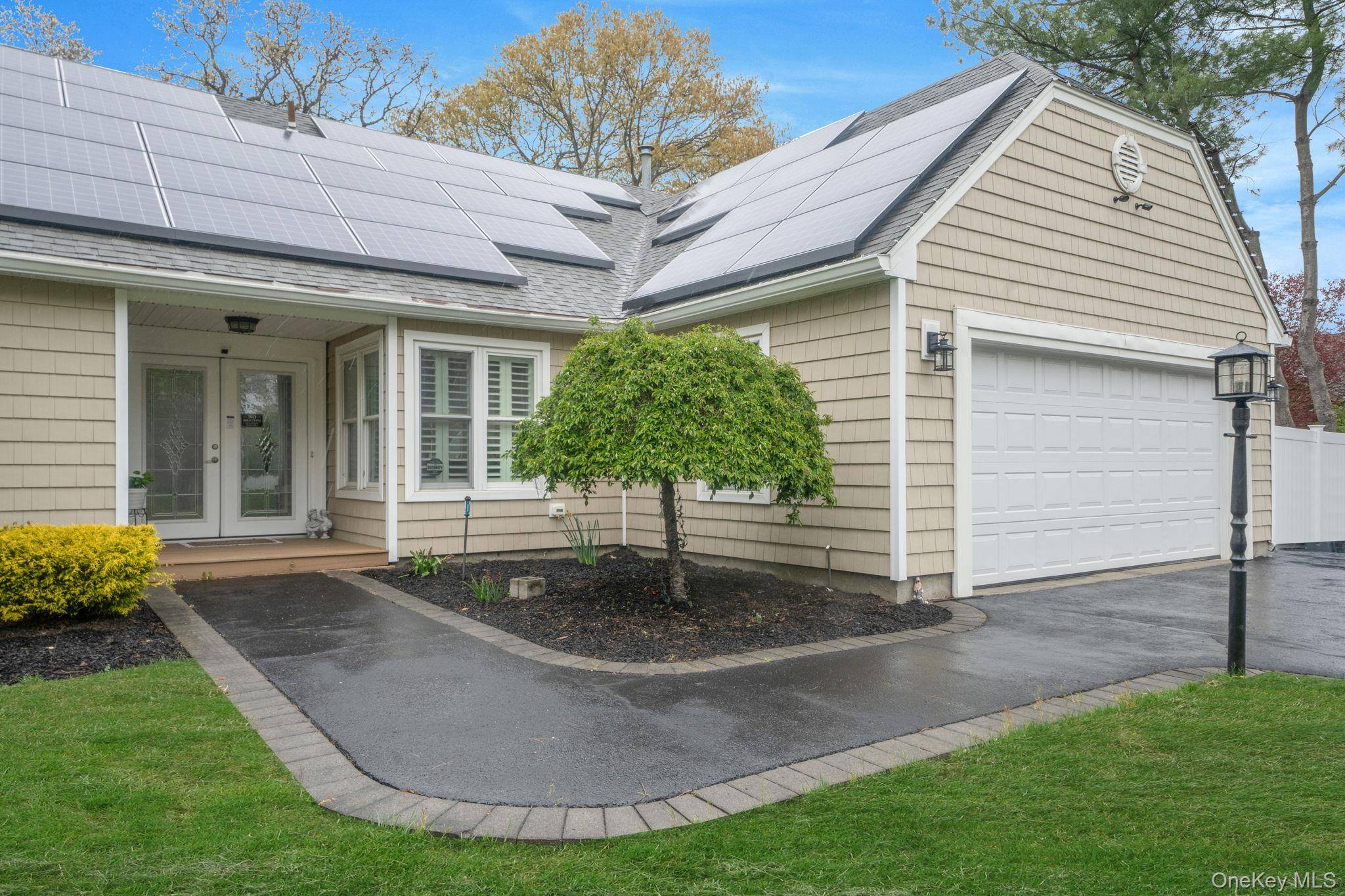 3 Bedroom Home for Sale in Coram - New York - USA - 3