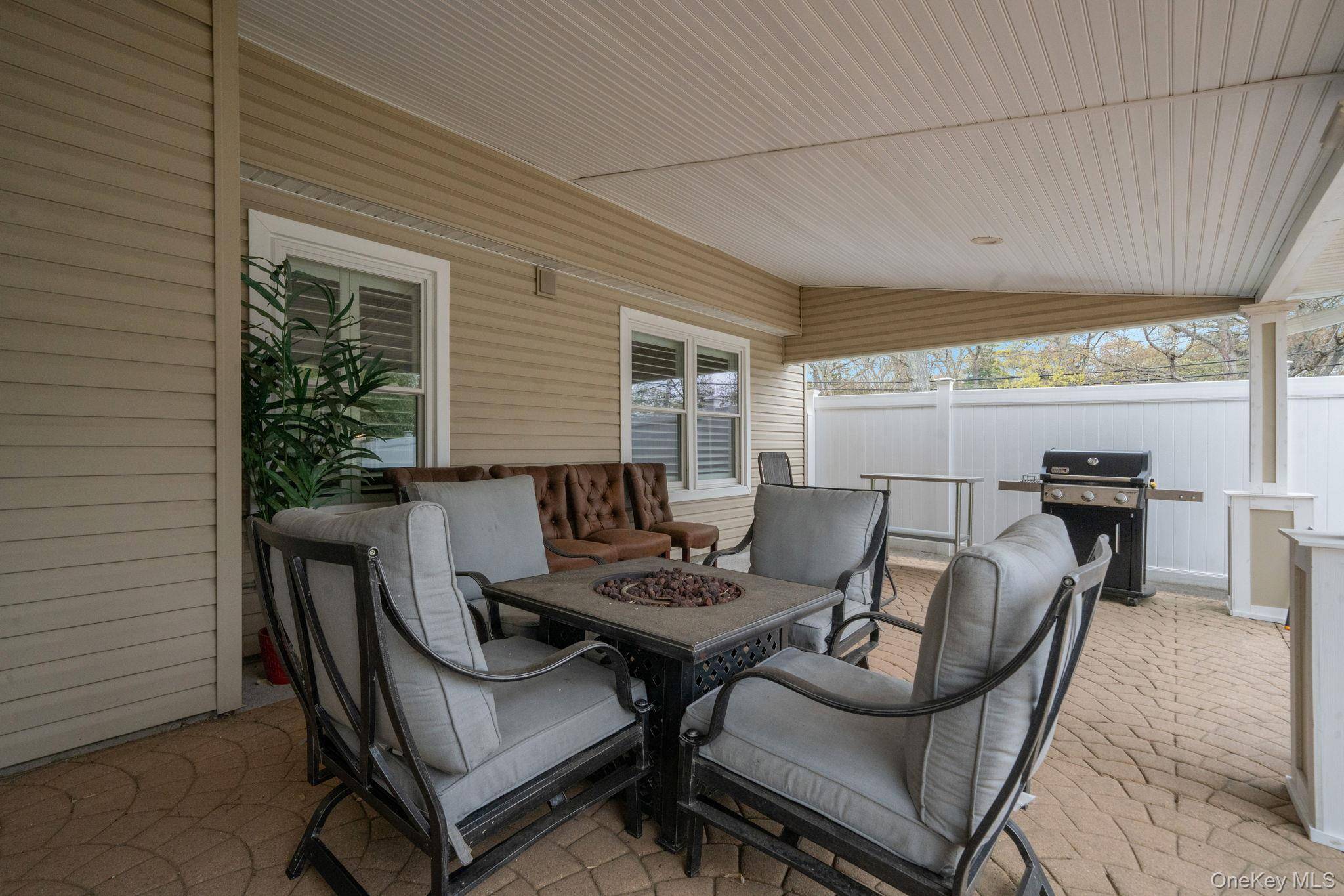 3 Bedroom Home for Sale in Coram - New York - USA - 4