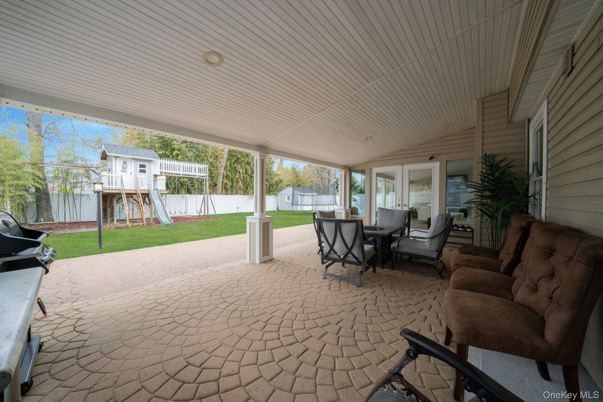3 Bedroom Home for Sale in Coram - New York - USA - 5