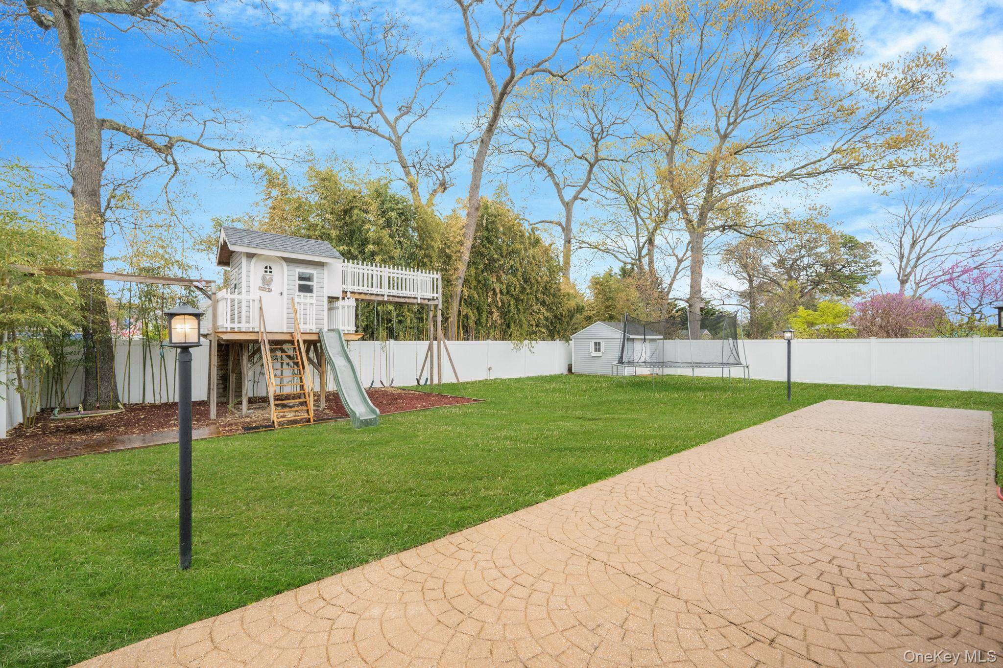 3 Bedroom Home for Sale in Coram - New York - USA - 6