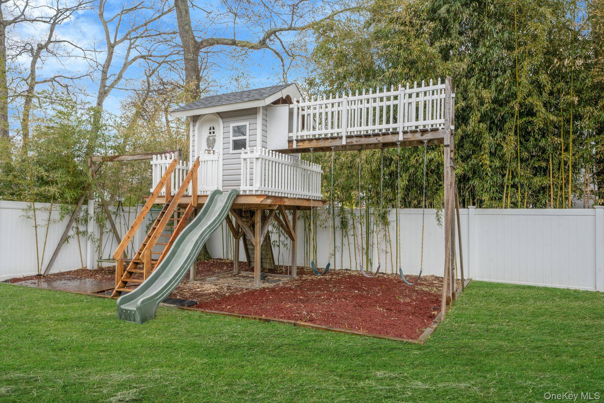 3 Bedroom Home for Sale in Coram - New York - USA - 7