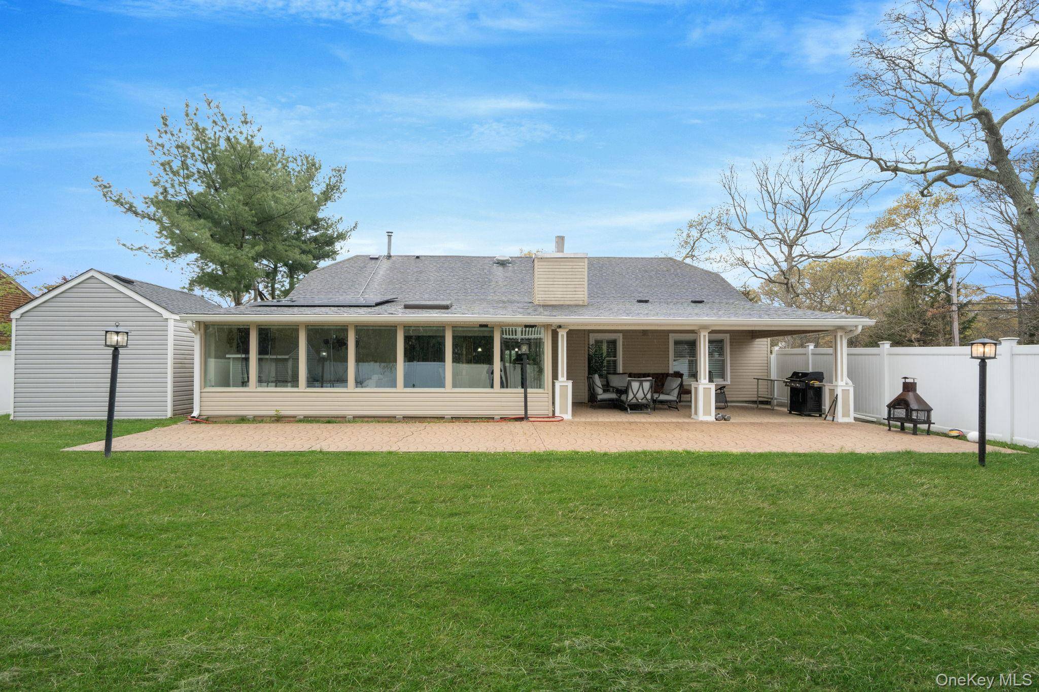3 Bedroom Home for Sale in Coram - New York - USA - 8