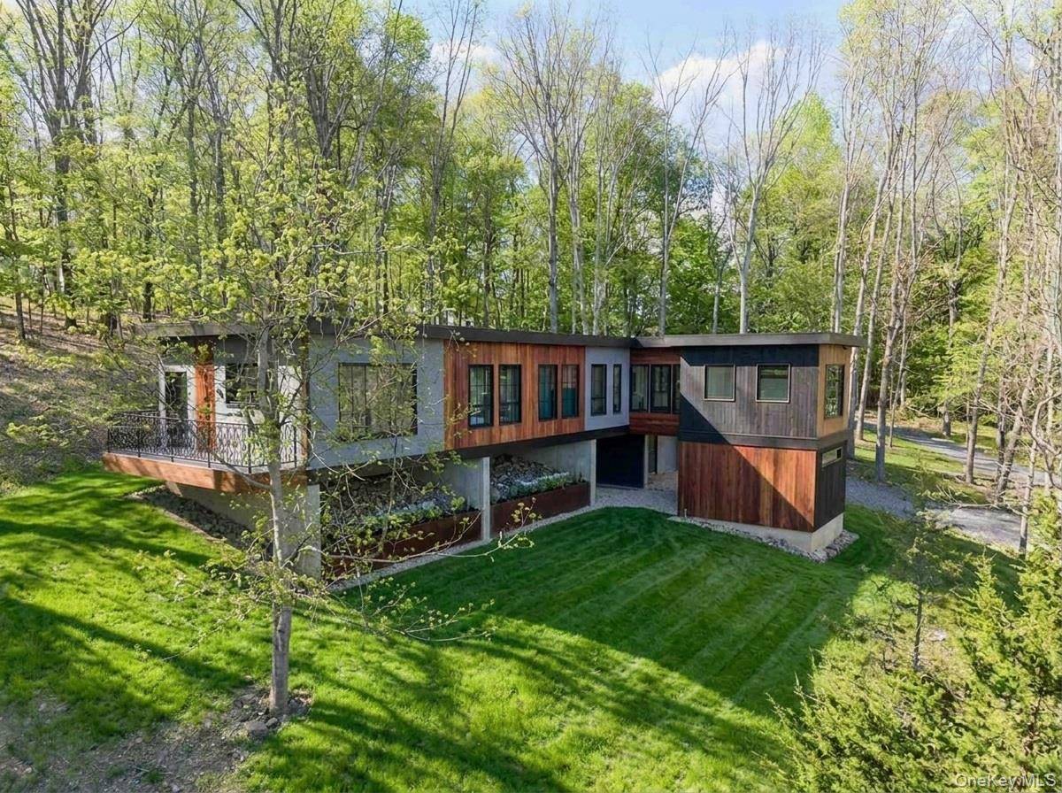 3 Bedroom Home for Sale in Craryville - New York - USA - 2