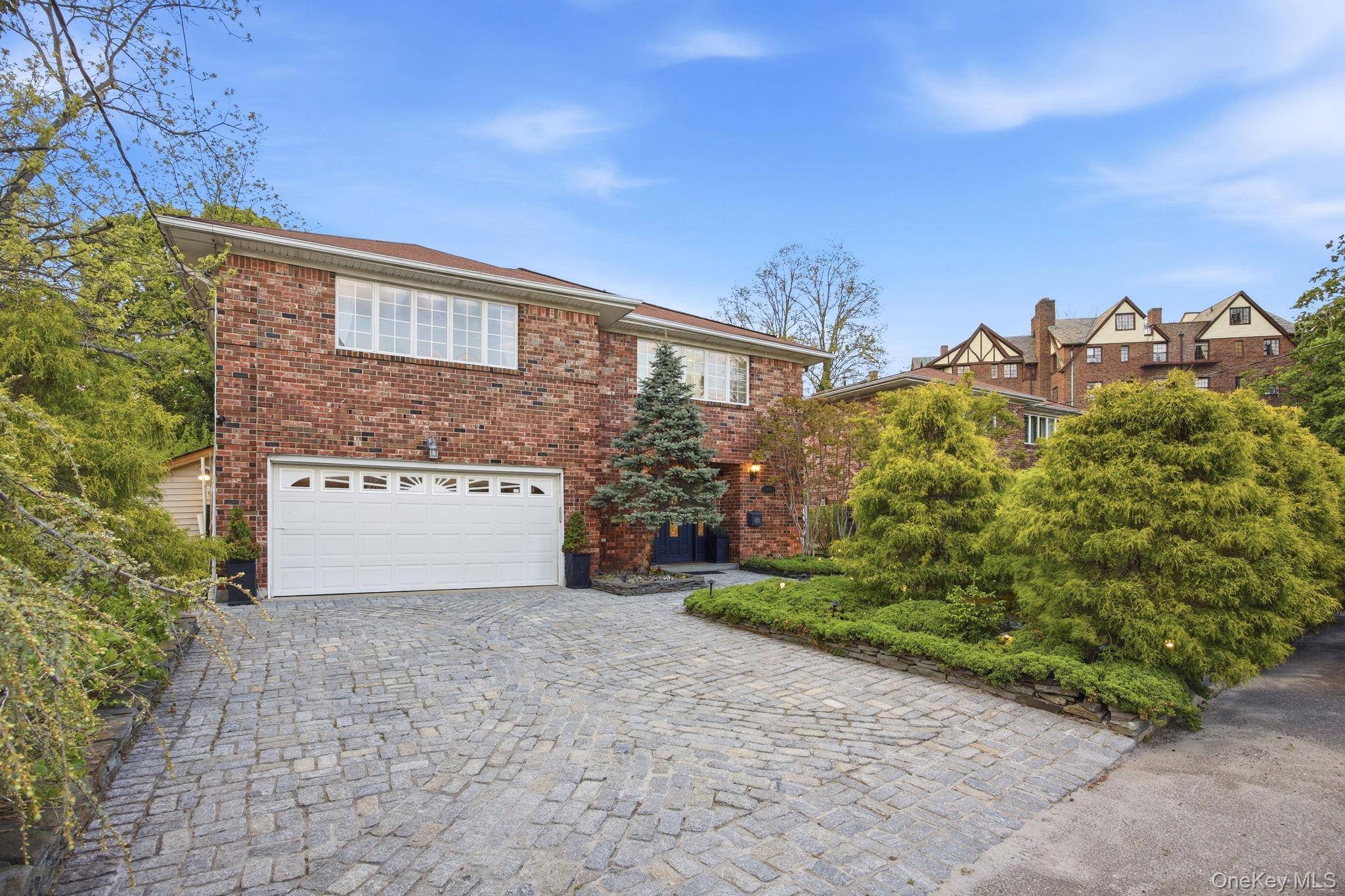 Casa com 3 Quartos à Venda em Douglaston - Nova Iorque - EUA - 2
