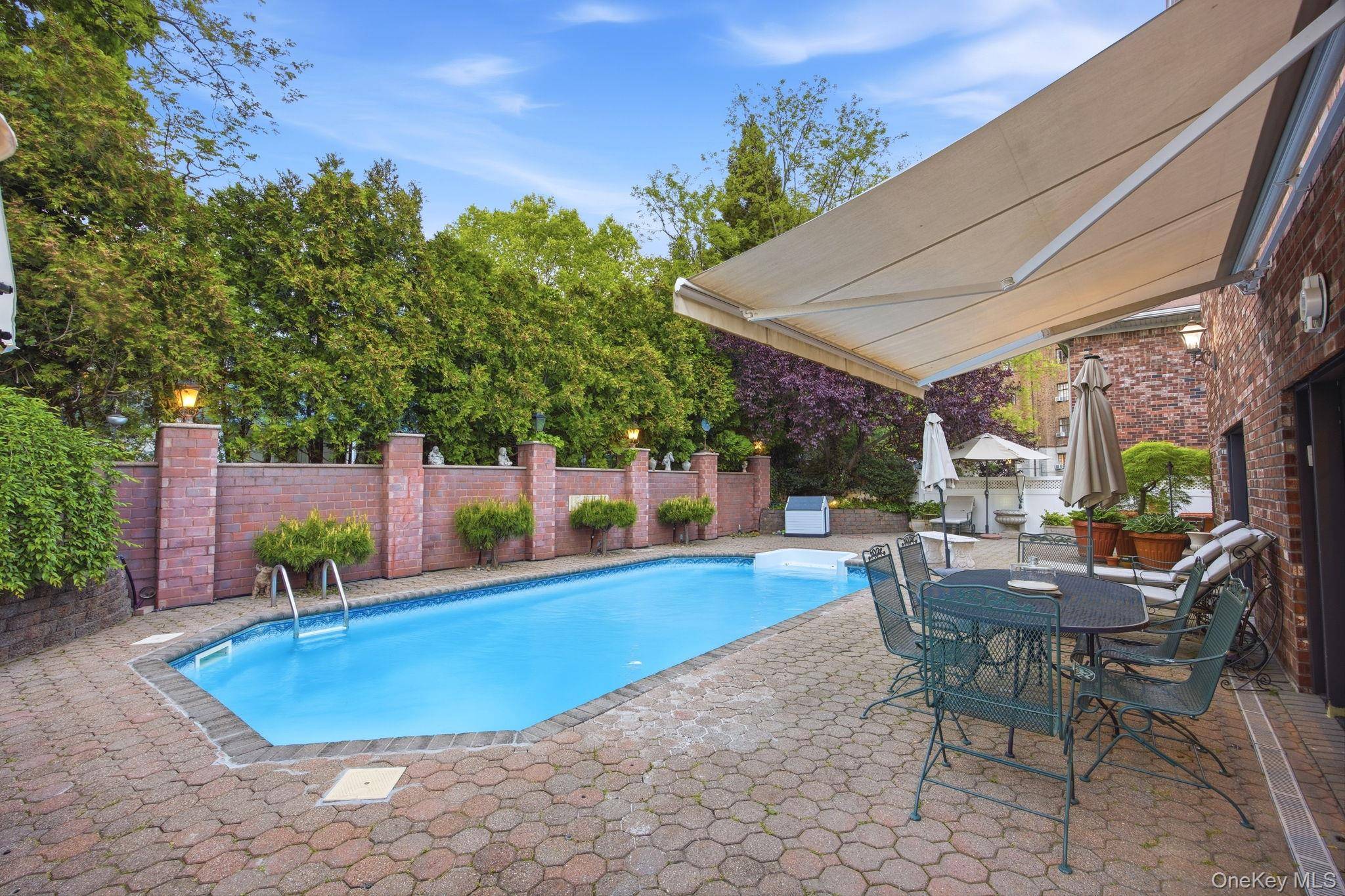 Casa com 3 Quartos à Venda em Douglaston - Nova Iorque - EUA - 4