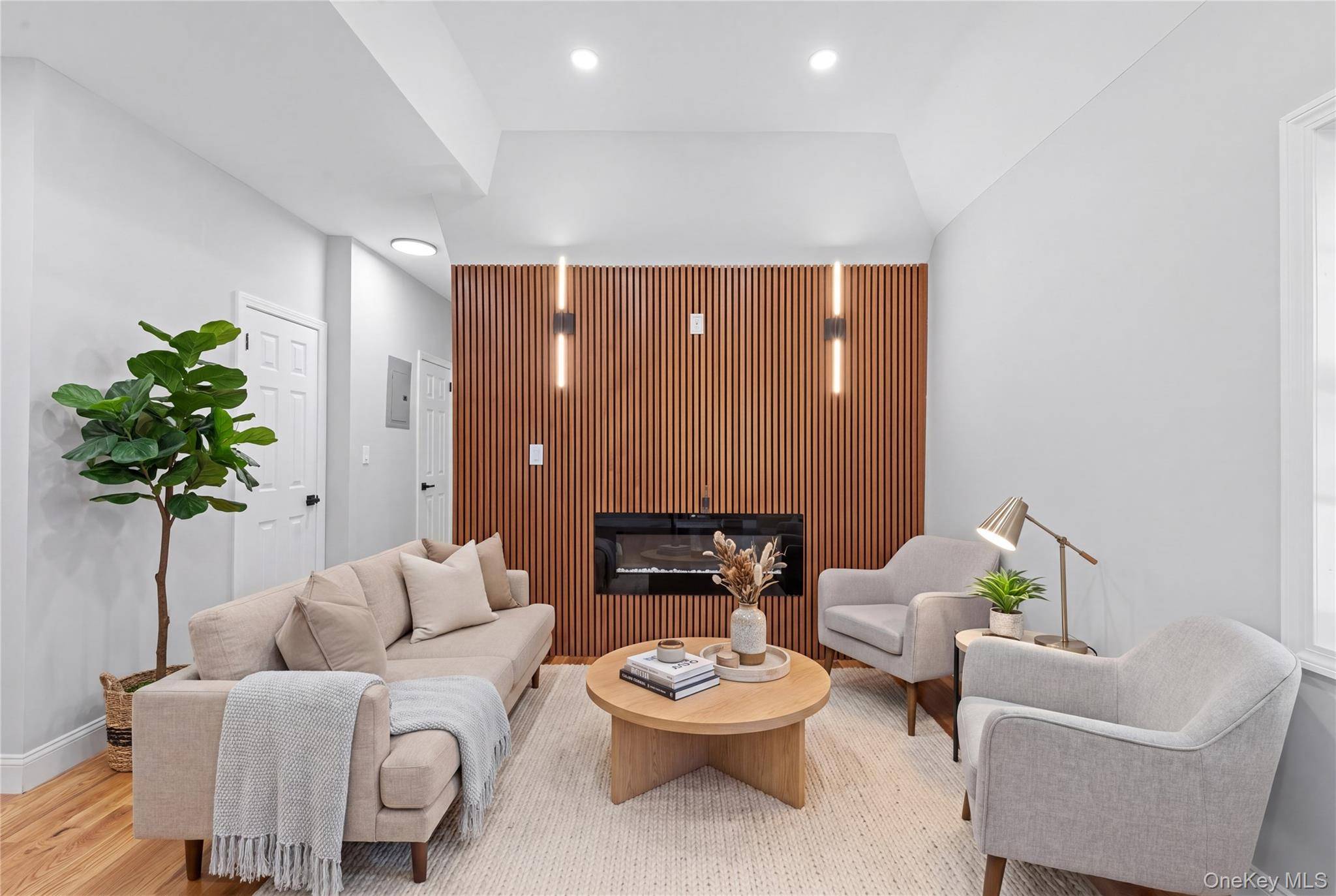 Casa de 3 Dormitorios en Venta en East Elmhurst - Nueva York - EE. UU. - 1