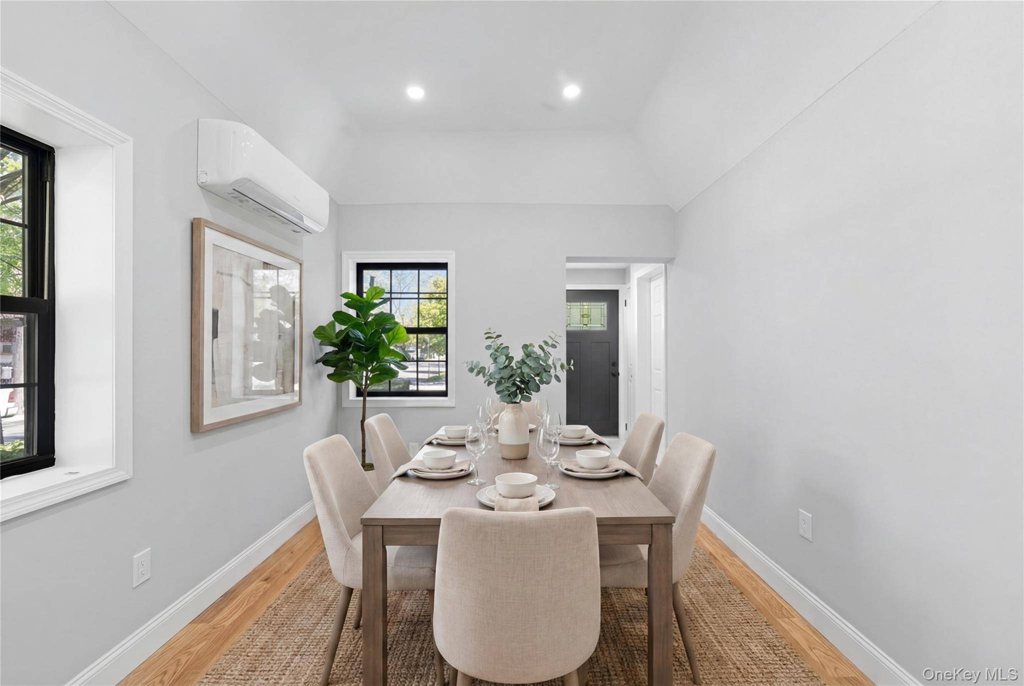 Casa de 3 Dormitorios en Venta en East Elmhurst - Nueva York - EE. UU. - 2