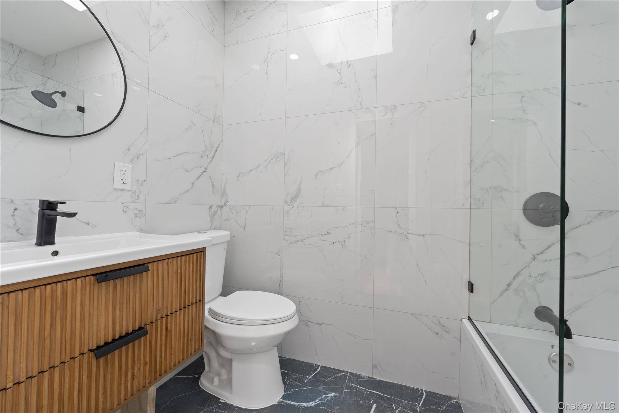Casa de 3 Dormitorios en Venta en East Elmhurst - Nueva York - EE. UU. - 4