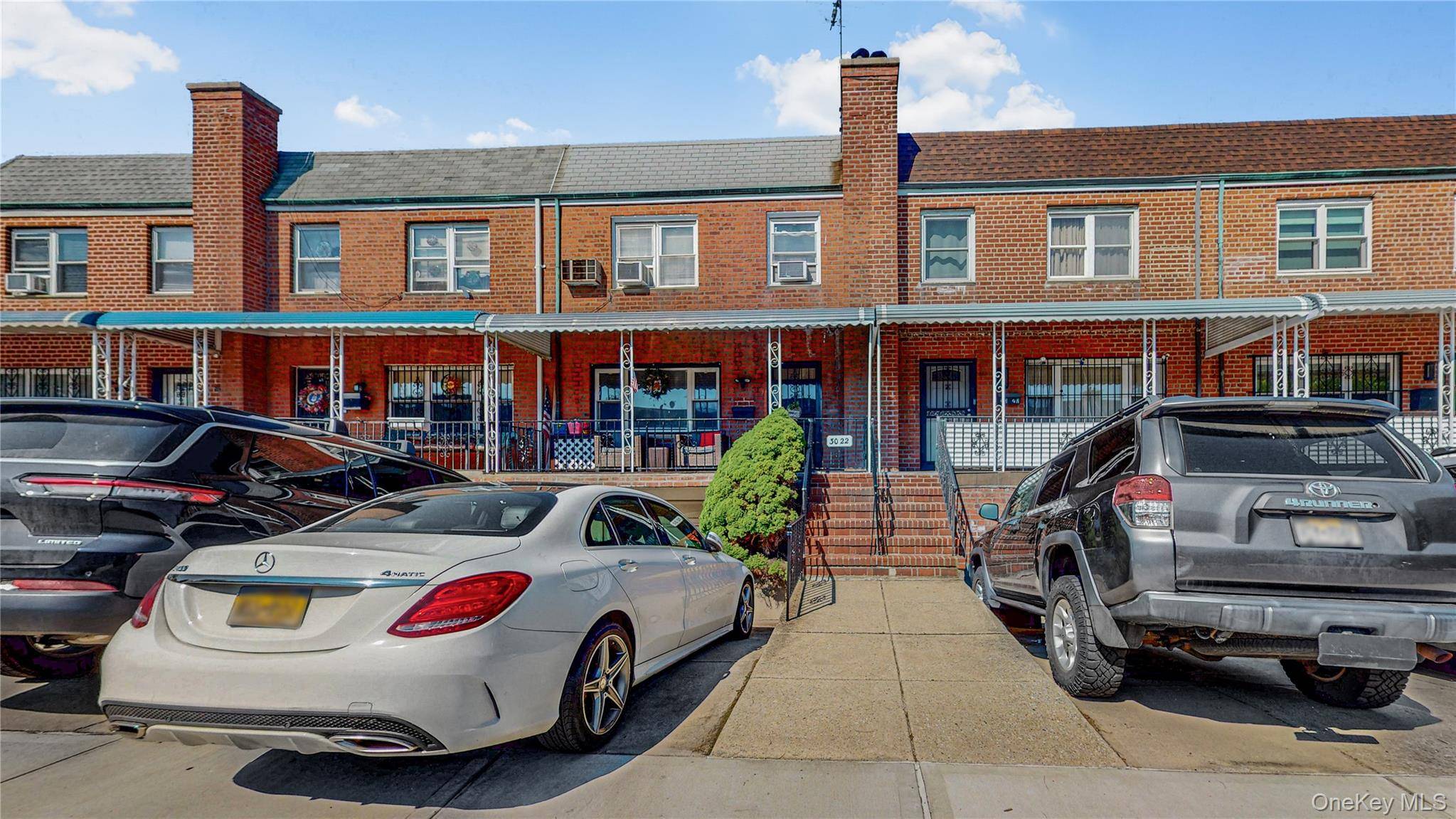 Casa de 3 Dormitorios en Venta en East Elmhurst - Nueva York - EE. UU. - 2