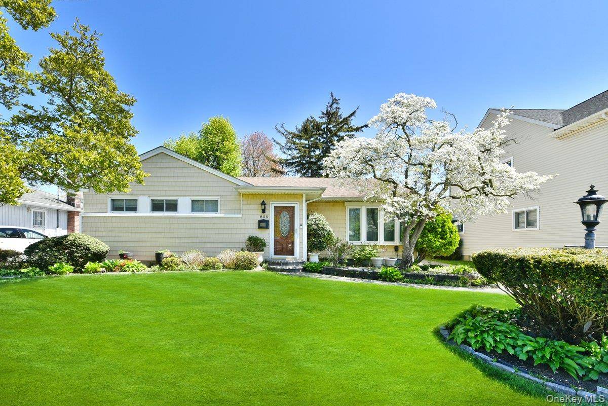 3 Bedroom Home for Sale in East Meadow - New York - USA - 1