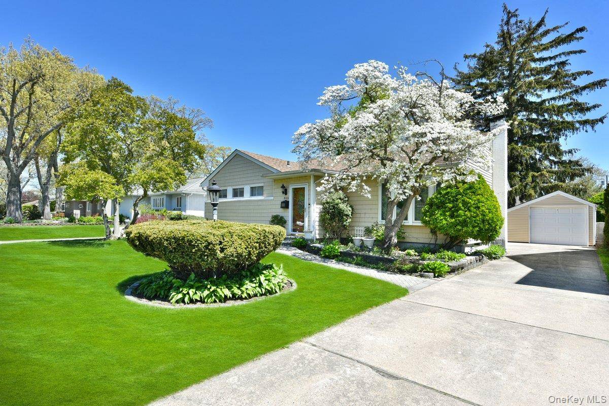 3 Bedroom Home for Sale in East Meadow - New York - USA - 2