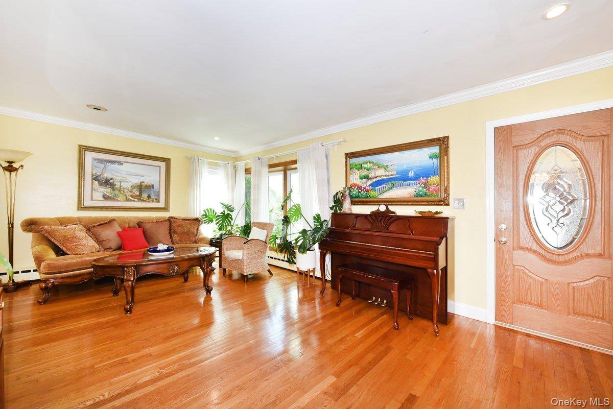 3 Bedroom Home for Sale in East Meadow - New York - USA - 3