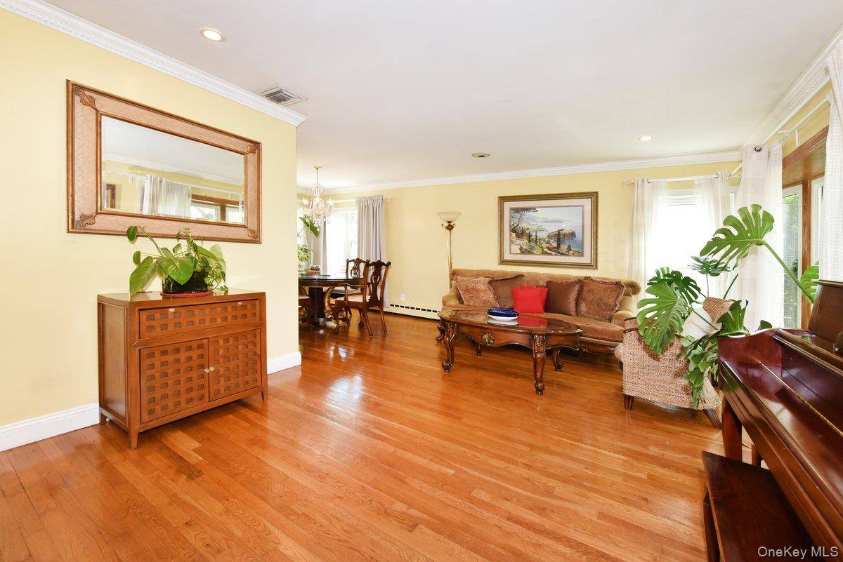 3 Bedroom Home for Sale in East Meadow - New York - USA - 6