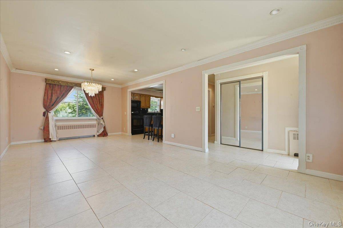 Casa de 3 Dormitorios en Venta en East Meadow - Nueva York - EE. UU. - 4