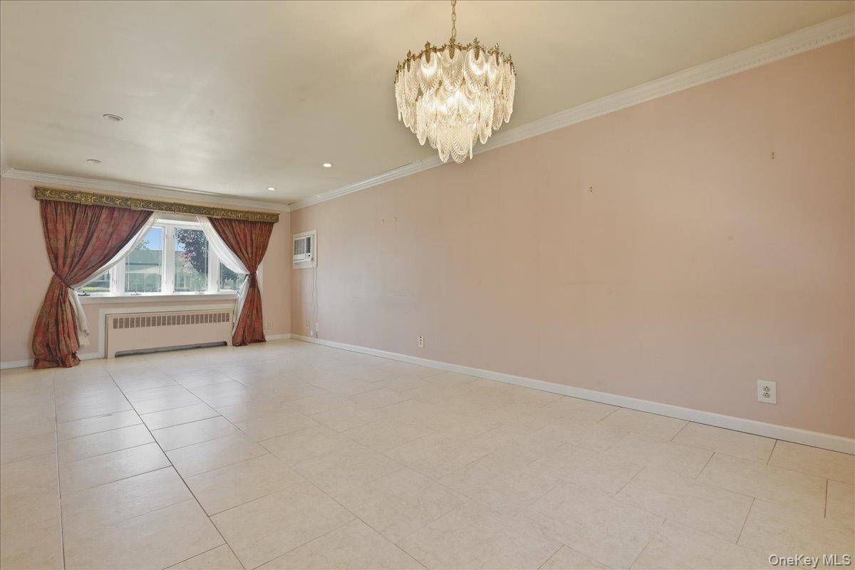 Casa de 3 Dormitorios en Venta en East Meadow - Nueva York - EE. UU. - 6