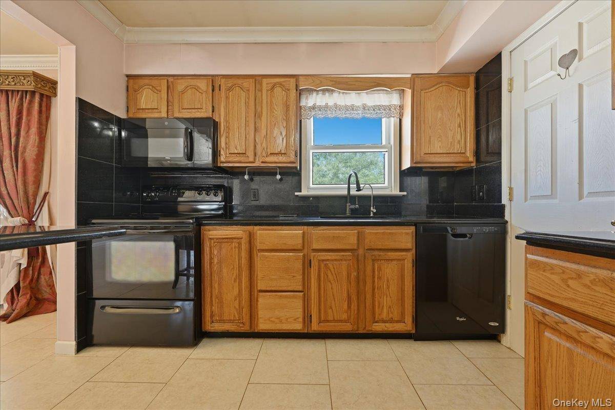 Casa de 3 Dormitorios en Venta en East Meadow - Nueva York - EE. UU. - 8
